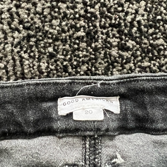 Good American Black Stretchy Straight Leg Jeans - Picture 2 of 4